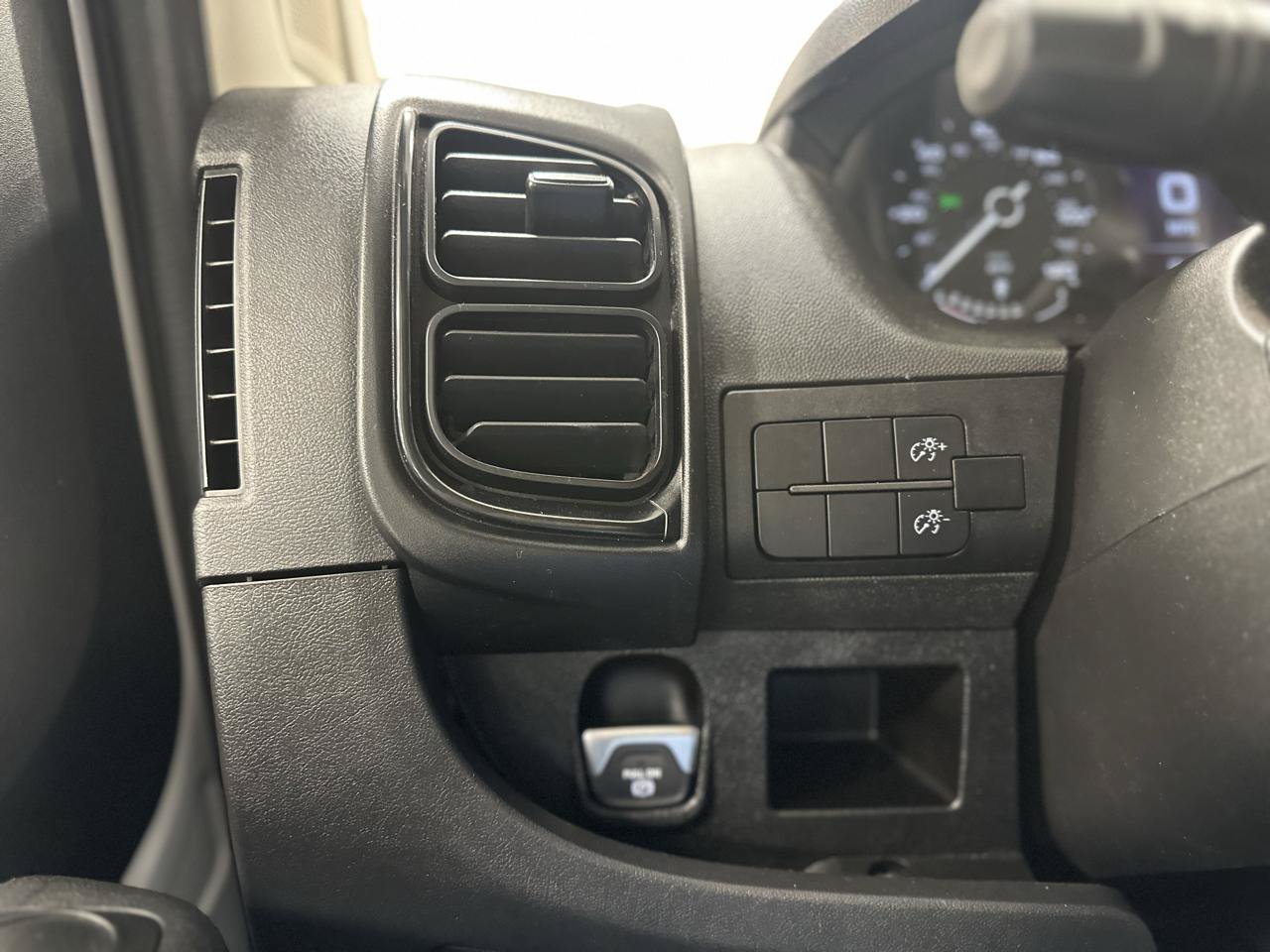 Used 2023 RAM ProMaster 2500 FWD image 20