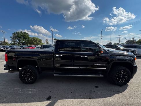 Used 2019 GMC Sierra 2500 Denali AWD/4WD image 7