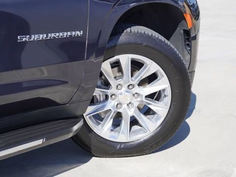 Used 2023 Chevrolet Suburban Premier image 8
