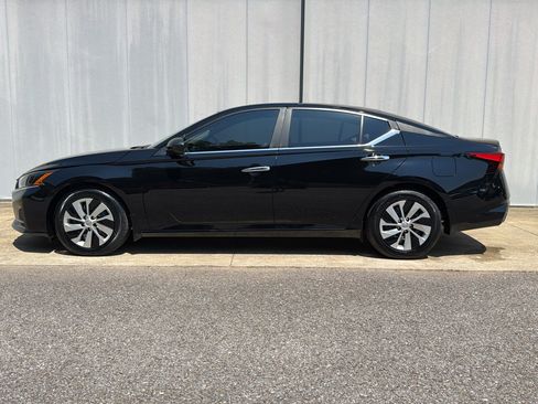 Used 2024 Nissan Altima 2.5 S FWD image 6