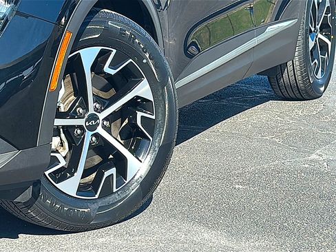 Used 2023 Kia Sportage EX image 3