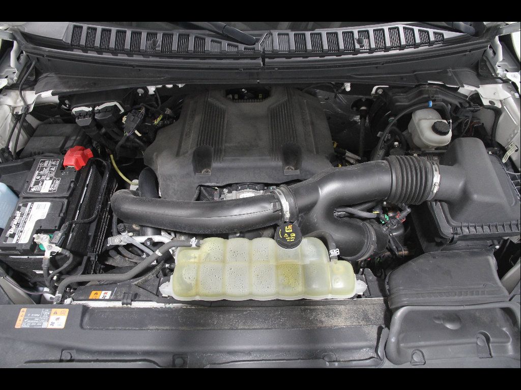 Used 2019 Ford Expedition XLT w/ Equipment Group 202A AWD/4WD image 24