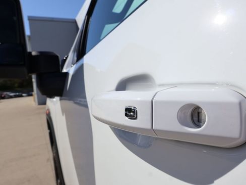 Certified 2025 GMC Sierra 2500 AT4 w/ AT4 Premium Plus Package AWD/4WD image 10