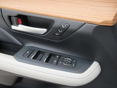 Used 2025 Toyota Grand Highlander FWD image 21