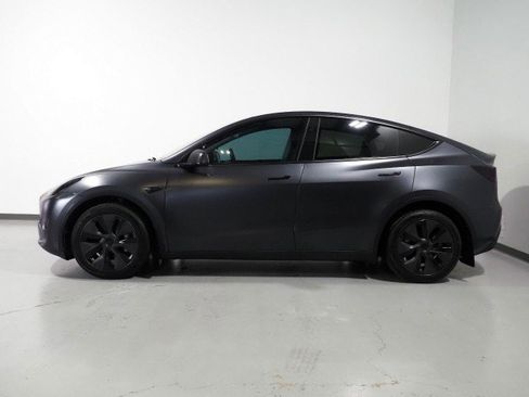 Used 2025 Tesla Model Y AWD image 10