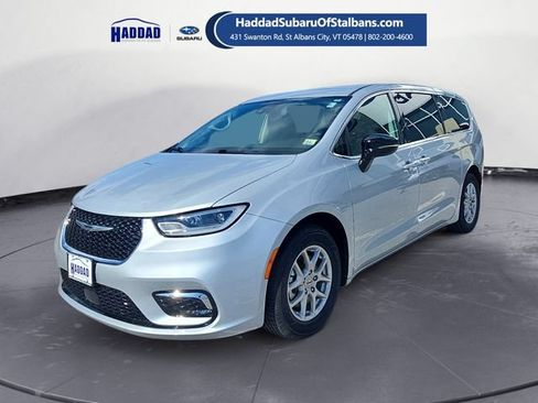 Used 2024 Chrysler Pacifica Touring-L FWD image 1