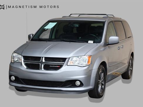 Used 2017 Dodge Grand Caravan SXT FWD image 6