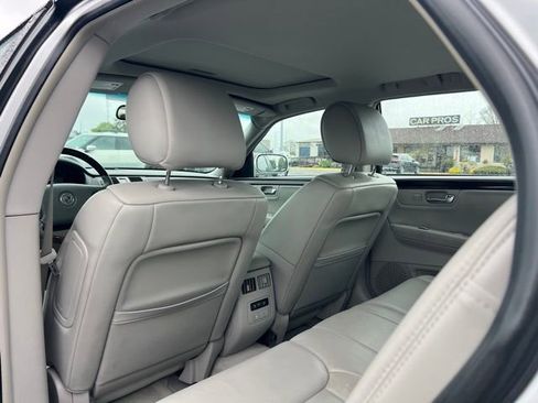 Used 2009 Cadillac DTS w/ Sun And Navigation Package FWD image 11