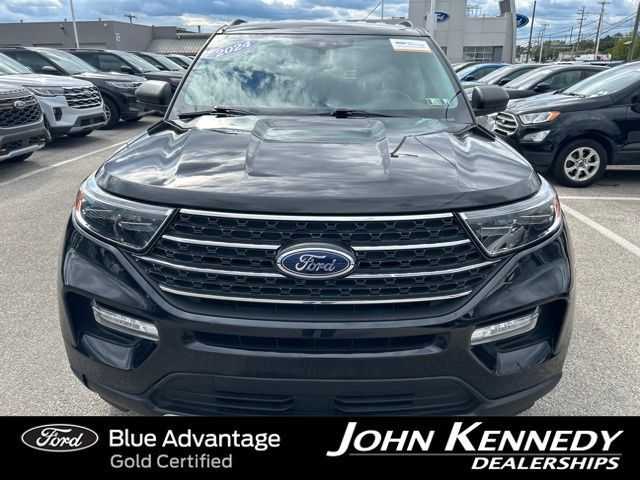 Certified 2024 Ford Explorer XLT w/ Equipment Group 202A AWD/4WD image 3