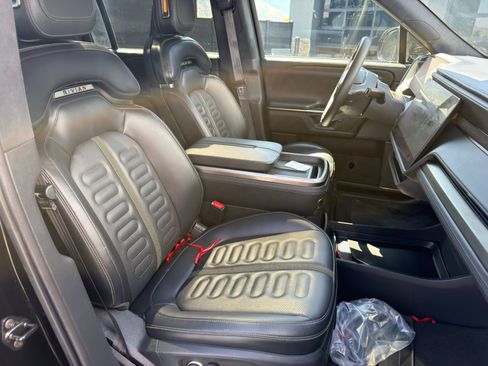 Used 2025 Rivian R1S Adventure AWD/4WD image 12