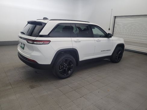 Used 2023 Jeep Grand Cherokee Altitude AWD/4WD image 10