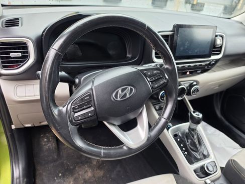 Used 2024 Hyundai Venue SEL FWD image 4