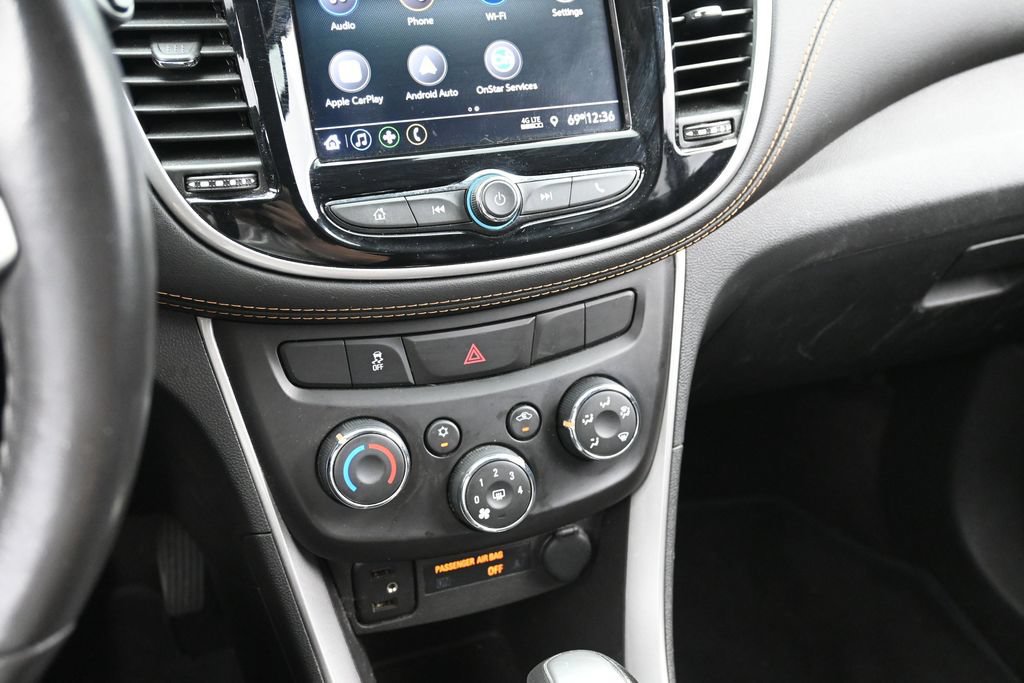 Used 2020 Chevrolet Trax LT w/ LT Convenience Package FWD image 17