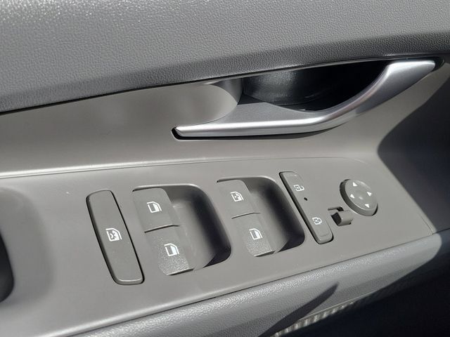 New 2026 Hyundai Elantra Sport FWD image 17