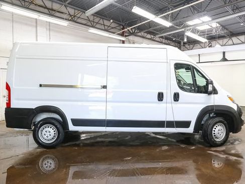 Used 2026 RAM ProMaster 2500 w/ Convenience Group FWD image 12