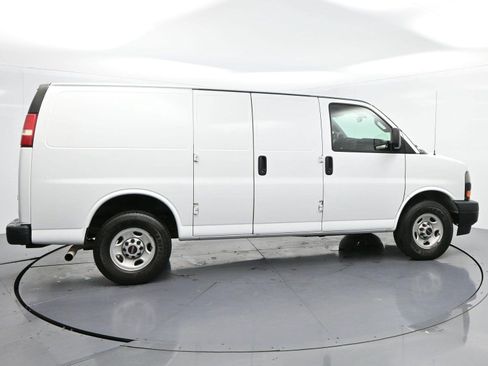 Used 2018 GMC Savana 2500 w/ Enhanced Convenience Package RWD image 8