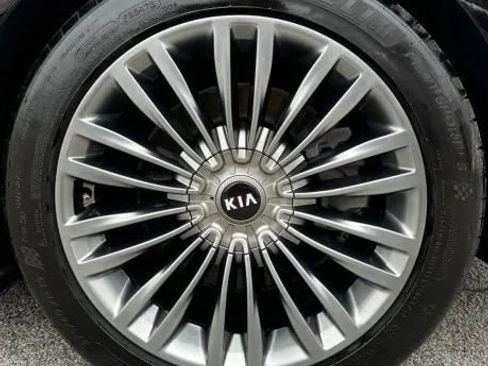 Used 2019 Kia K900 Luxury image 16