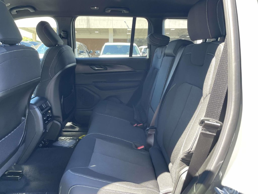 New 2027 Jeep Grand Cherokee 4WD image 18