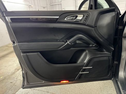 Used 2014 Porsche Cayenne Diesel AWD/4WD image 37