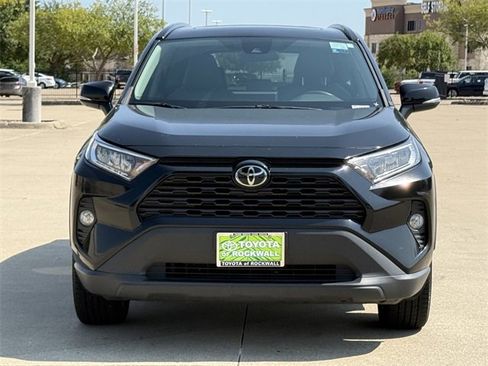 Used 2021 Toyota RAV4 XLE Premium image 8