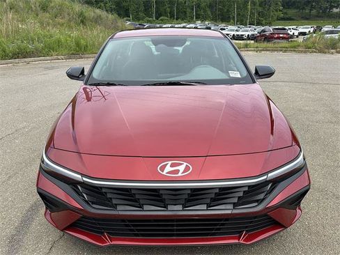 New 2025 Hyundai Elantra SEL image 8