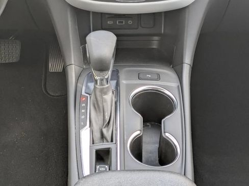 Used 2024 Chevrolet Equinox LT FWD image 23