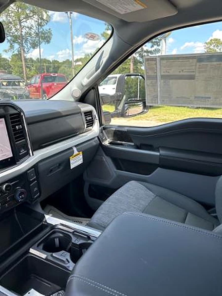New 2025 Ford F250 XLT w/ Black Appearance Package AWD/4WD image 17
