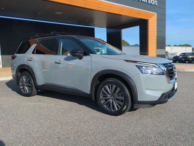 Used 2024 Nissan Pathfinder SL w/ SL Premium Package AWD/4WD image 2