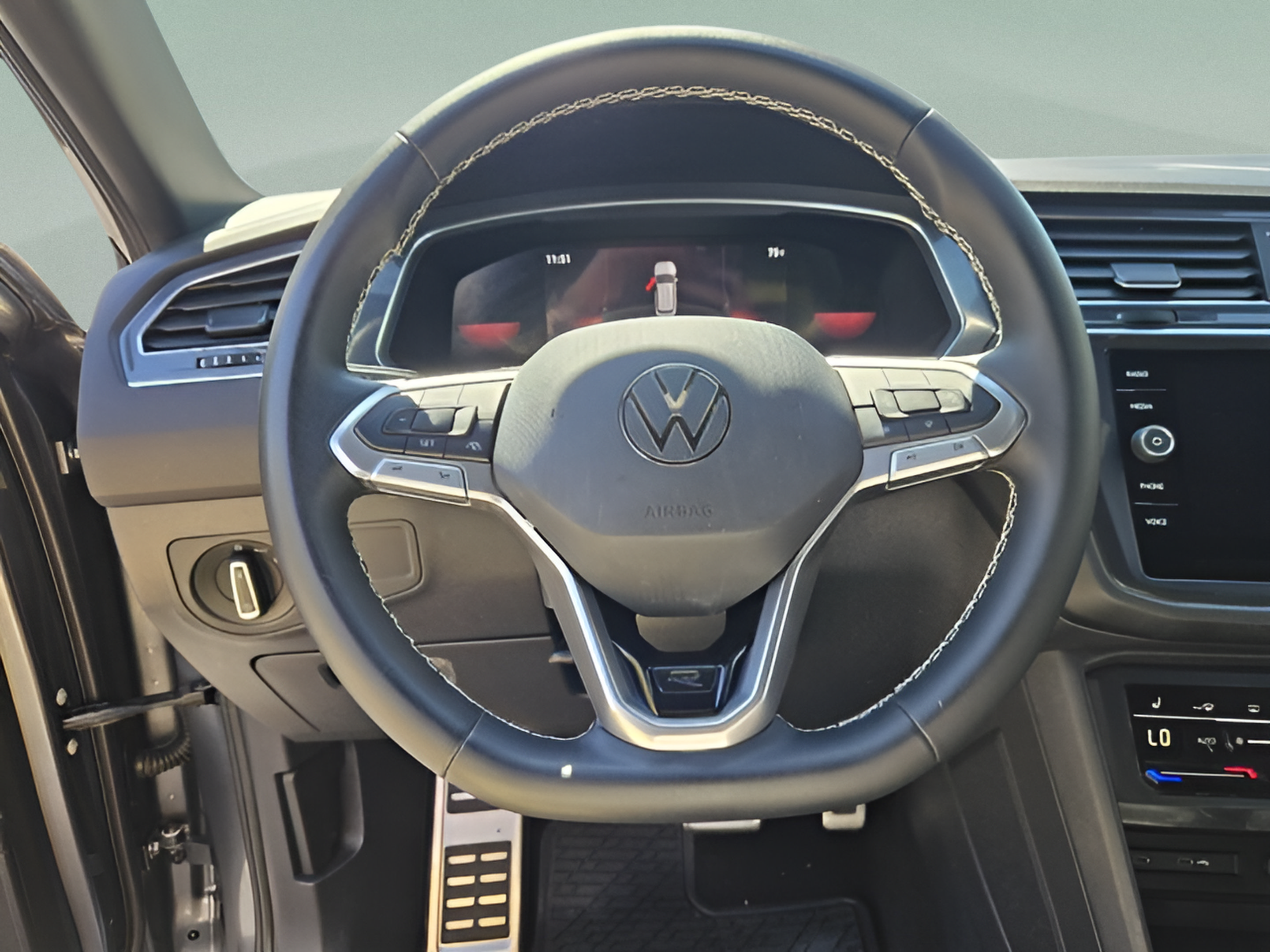 Used 2023 Volkswagen Tiguan SE R-Line FWD image 22