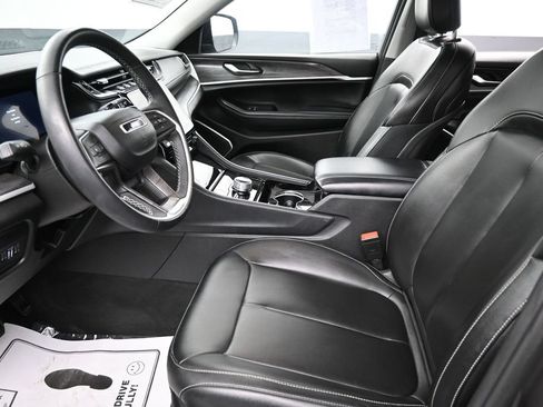 Used 2023 Jeep Grand Cherokee L Limited AWD/4WD image 25