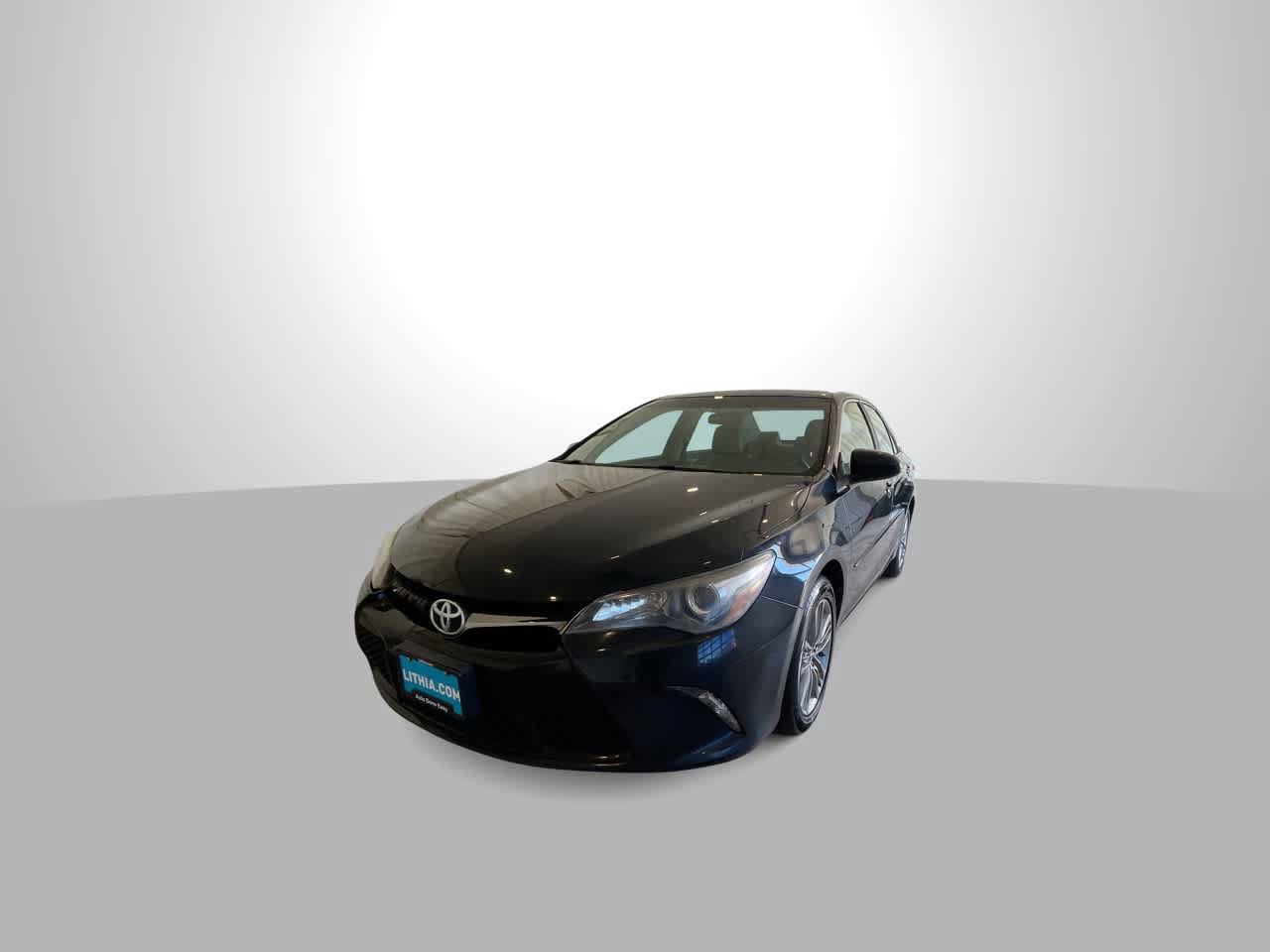 Used 2015 Toyota Camry SE FWD image 4