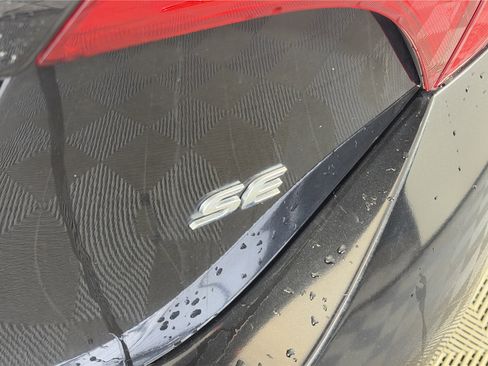 Used 2017 Toyota Corolla SE image 17