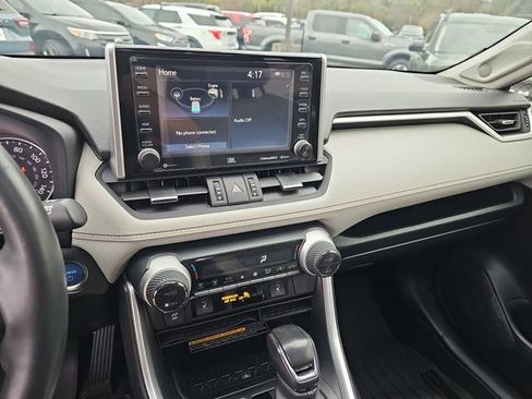 Used 2021 Toyota RAV4 XLE Premium image 21