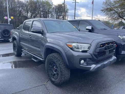 Used 2018 Toyota Tacoma TRD Off-Road image 1