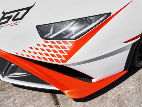 Used 2024 Lamborghini Huracan STO image 9