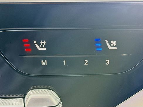 Used 2025 Mercedes-Benz GLC 350e 4MATIC image 21