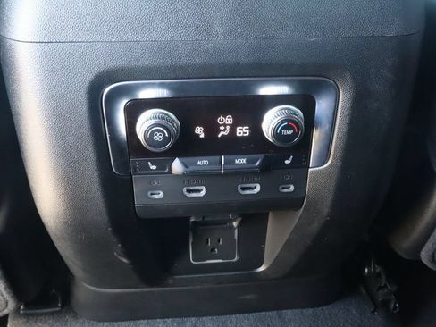 Used 2023 GMC Yukon Denali Ultimate AWD/4WD image 32