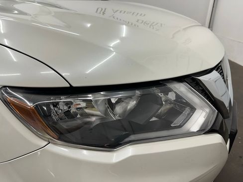 Used 2017 Nissan Rogue SV w/ SV Premium Package AWD/4WD image 7