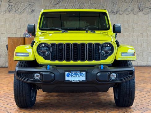 Used 2024 Jeep Wrangler Unlimited w/ Convenience Group AWD/4WD image 3