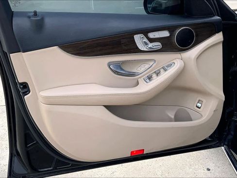 Used 2019 Mercedes-Benz C 300 Sedan image 22
