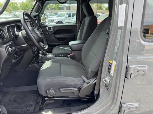 Used 2022 Jeep Gladiator Sport AWD/4WD image 7