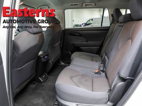 Used 2023 Toyota Highlander LE image 21