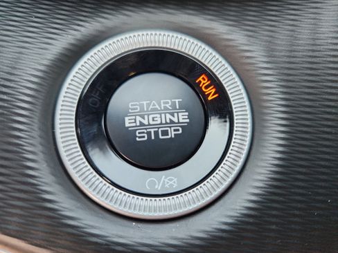 New 2025 Jeep Grand Cherokee L Altitude image 31