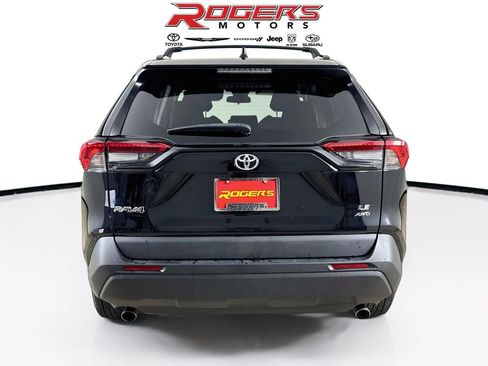 Certified 2021 Toyota RAV4 LE AWD/4WD image 12