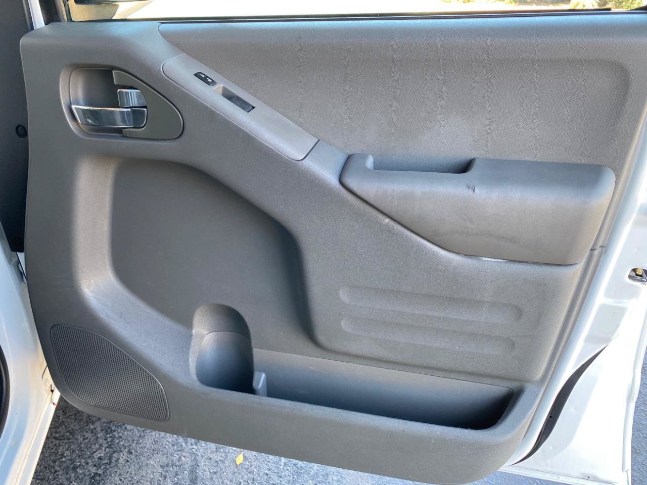 Used 2020 Nissan Frontier S RWD image 25