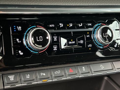 New 2026 GMC Sierra 2500 Denali AWD/4WD image 18