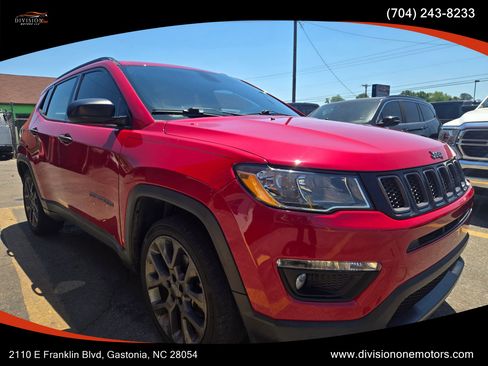 Used 2021 Jeep Compass Latitude FWD image 2