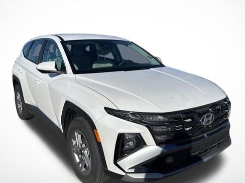 Used 2025 Hyundai Tucson SE image 4