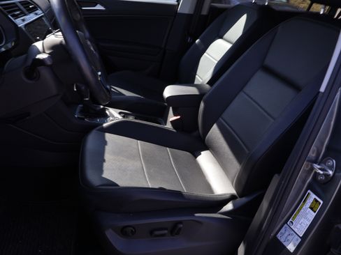 Used 2019 Volkswagen Tiguan SE image 38