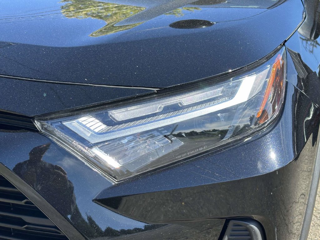 Used 2025 Toyota RAV4 LE AWD/4WD image 9